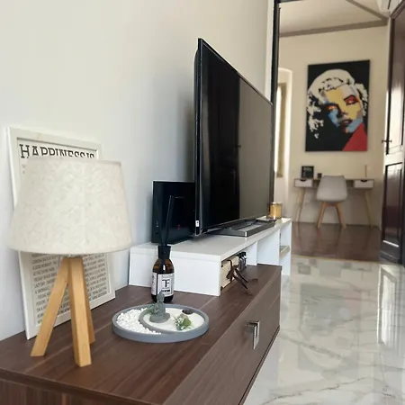 Chic & Renovated- Prime Location - 4 Min Walk To Seaside Lejlighed *