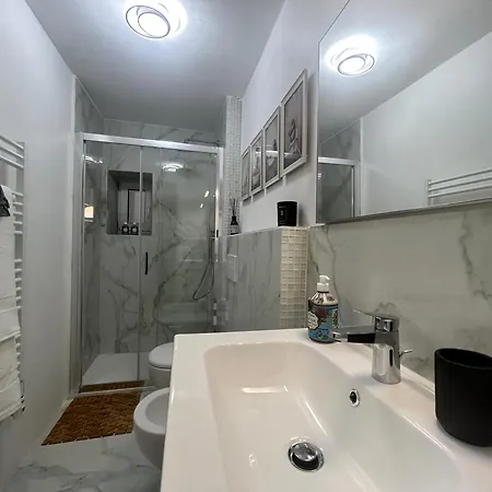 Chic & Renovated- Prime Location - 4 Min Walk To Seaside