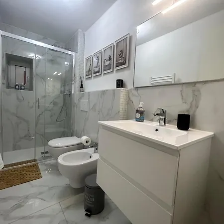 Chic & Renovated- Prime Location - 4 Min Walk To Seaside *