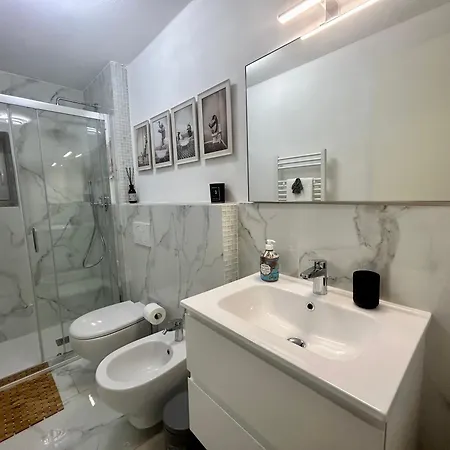 Appartamento Chic & Renovated- Prime Location - 4 Min Walk To Seaside *